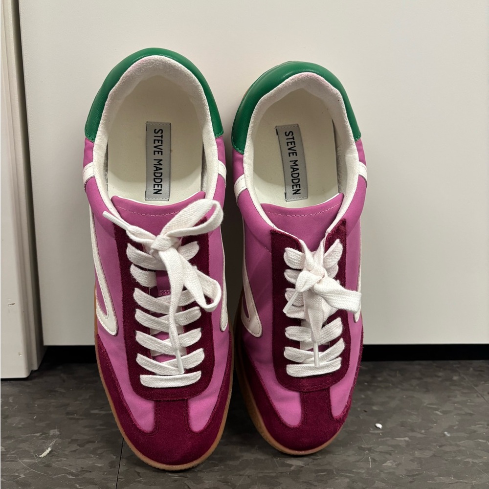 Steve Madden Fuchsia and Forest Green Sneakers